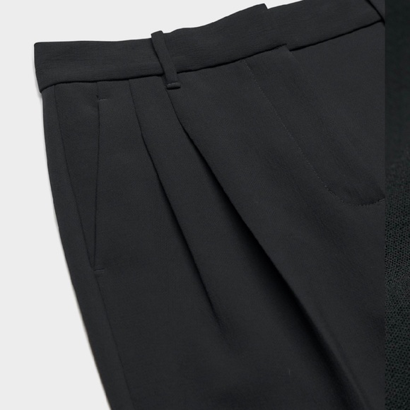 Aritzia Effortless pant - Picture 1 of 4